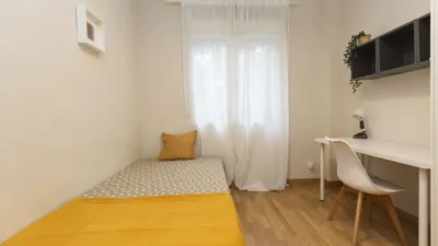 Habitación en alquiler en Calle de Franco y López, Universidad (Zaragoza Capital) de 340 €<span>/mes</span>