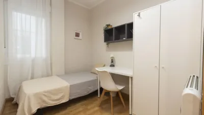 Habitación en alquiler en Calle de Franco y López, Universidad (Zaragoza Capital) de 340 €<span>/mes</span>