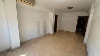 Piso en venta en Avenida de las Tres Cruces, cerca de Calle de Torrente, Vara de Quart (Distrito Patraix. València Capital) de 160.000 €
