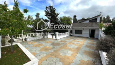 Chalet on Carrer dels Comtes del Pallars photo 3