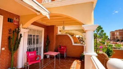 Semi-detached chalet on Costa de Marfil Street photo 3