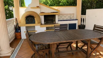 Detached House on Paseo de los Castaños photo 2