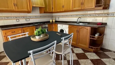 Casa adosada en alquiler en Carrer de Hilarión Eslava, cerca de Carrer Conrado del Campo, Sector V-El Canal (Distrito Núcleo Urbano. Elx - Elche) de 950 €<span>/mes</span>
