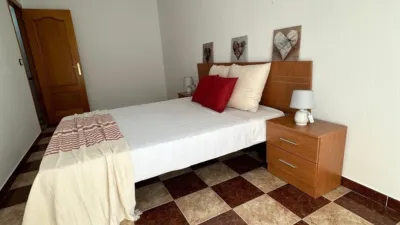 Casa adosada en alquiler en Carrer de Hilarión Eslava, cerca de Carrer Conrado del Campo, Sector V-El Canal (Distrito Núcleo Urbano. Elx - Elche) de 950 €<span>/mes</span>