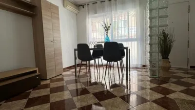Casa adosada en alquiler en Carrer de Hilarión Eslava, cerca de Carrer Conrado del Campo, Sector V-El Canal (Distrito Núcleo Urbano. Elx - Elche) de 950 €<span>/mes</span>