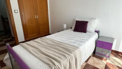 Casa adosada en alquiler en Carrer de Hilarión Eslava, cerca de Carrer Conrado del Campo, Sector V-El Canal (Distrito Núcleo Urbano. Elx - Elche) de 950 €<span>/mes</span>