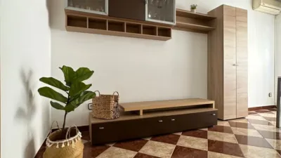 Casa adosada en alquiler en Carrer de Hilarión Eslava, cerca de Carrer Conrado del Campo, Sector V-El Canal (Distrito Núcleo Urbano. Elx - Elche) de 950 €<span>/mes</span>