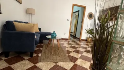 Casa adosada en alquiler en Carrer de Hilarión Eslava, cerca de Carrer Conrado del Campo, Sector V-El Canal (Distrito Núcleo Urbano. Elx - Elche) de 950 €<span>/mes</span>