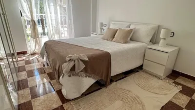 Casa adosada en alquiler en Carrer de Hilarión Eslava, cerca de Carrer Conrado del Campo, Sector V-El Canal (Distrito Núcleo Urbano. Elx - Elche) de 950 €<span>/mes</span>
