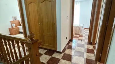 Casa adosada en alquiler en Carrer de Hilarión Eslava, cerca de Carrer Conrado del Campo, Sector V-El Canal (Distrito Núcleo Urbano. Elx - Elche) de 950 €<span>/mes</span>