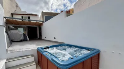 Casa en venta en Avenida del Tres de Mayo, 19, Los Realejos de 413.000 €