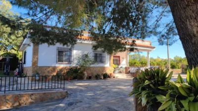 Rustic chalet in Urbanizaciones Cumbres de Calicanto-Manyes-Barbeta photo 4