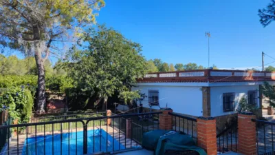 Rustic chalet in Urbanizaciones Cumbres de Calicanto-Manyes-Barbeta photo 2