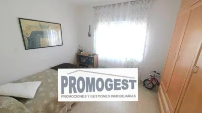 Apartment on Avenida de Kansas City, 1 photo 2