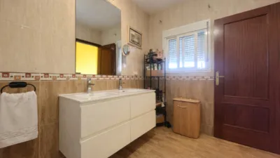 Casa adosada en venta en Calle de José Marcelo Delgado 'Pepe', Alcalá del Río de 179.990 €
