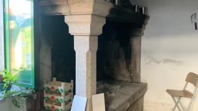 Casa en venta en Calle Lugar Roo de Abaixo, Número Sn, Barreiro (Cruceiro de Roo, O), O. Municipio de Outes de 150.000 €