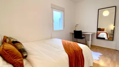 Habitación en alquiler en Calle de Bravo Murillo, cerca de Calle del Capitán Blanco Argibay, Valdeacederas (Distrito Tetuán. Madrid Capital) de 825 €<span>/mes</span>