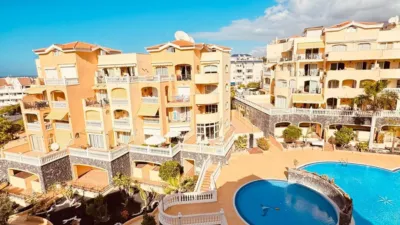 Dúplex en venta en Avenida Juan Carlos Primero, Número 52, Los Cristianos (Arona) de 549.950 €
