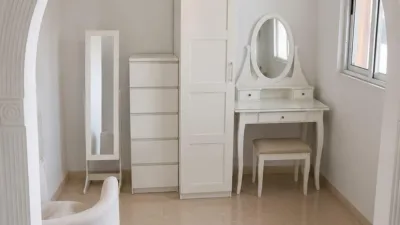 Top-floor apartment on Calle del Sargento Provisional photo 3