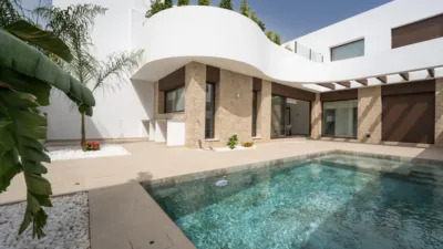 Villa in Heredades photo 2