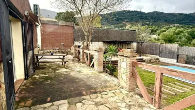 Single-family chalet on Peña Street photo 3