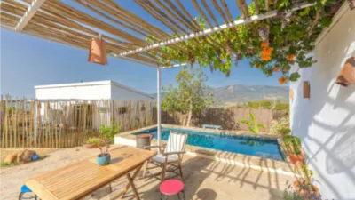 Rustic chalet on Calle Betis photo 3