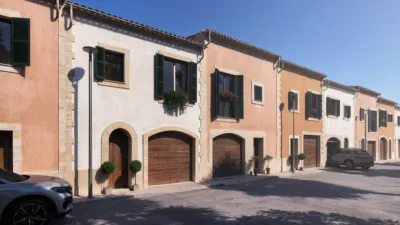 Terraced house on Francesc Talladas 'Historiador' Street photo 2