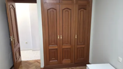 Piso – Sada, O Pedregal - Más