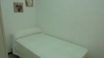Habitación en alquiler en Carrer Gabriel y Galán, Centro (Distrito Núcleo Urbano. Elx - Elche) de 190 €<span>/mes</span>