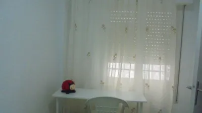 Habitación en alquiler en Carrer Gabriel y Galán, Centro (Distrito Núcleo Urbano. Elx - Elche) de 190 €<span>/mes</span>