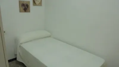 Habitación en alquiler en Carrer Gabriel y Galán, Centro (Distrito Núcleo Urbano. Elx - Elche) de 190 €<span>/mes</span>