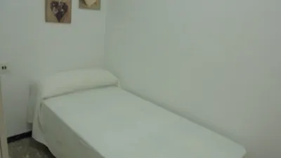 Habitación en alquiler en Carrer Gabriel y Galán, Centro (Distrito Núcleo Urbano. Elx - Elche) de 190 €<span>/mes</span>