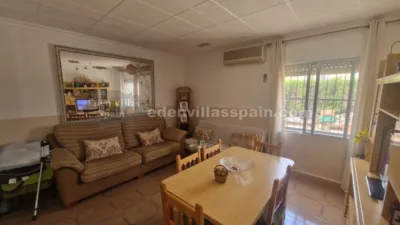 Chalet on Carrer del Calvario photo 12