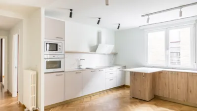 Piso en alquiler en Calle de Alfonso Rodríguez Santamaría - Imagen 3