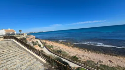 Chalet en venta en Carrer de la Quilla, Cabo Roig-La Zenia-La Regia (Distrito Orihuela Costa. Orihuela) de 1.490.000 €