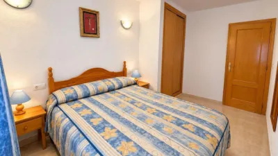 Pis – Torrevieja, Urbanización Calas Blancas - Més