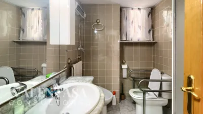 Apartment on Calle de Ángel Villena photo 29