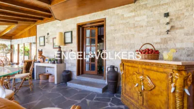 Rustic chalet on Vista Castillo Street photo 5