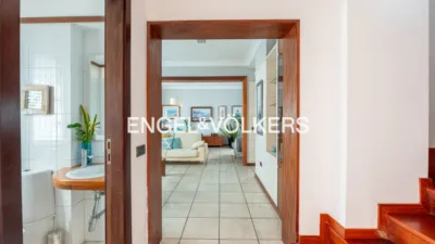 Semi-detached house on Calle Pérez Soto photo 9