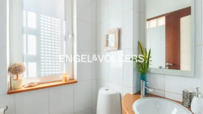 Semi-detached house on Calle Pérez Soto photo 8