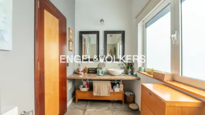 Semi-detached house on Calle Pérez Soto photo 25