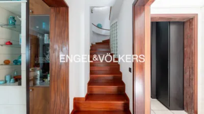 Semi-detached house on Calle Pérez Soto photo 16