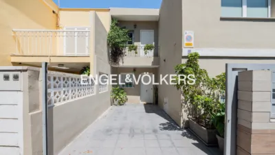 Semi-detached house on Calle Pérez Soto photo 29