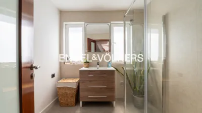 Semi-detached house on Calle Pérez Soto photo 19