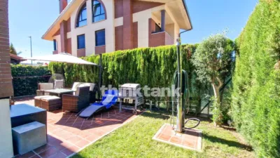 Semi-detached house on Calle de Cervantes photo 2