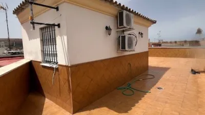 Casa en calle Lucía Guardiola photo 3