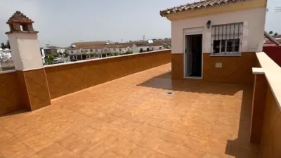 Casa en calle Lucía Guardiola photo 2