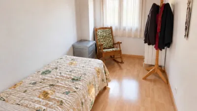 Apartment in Manlleu photo 9