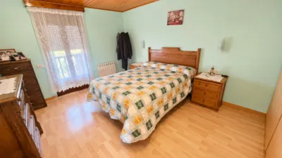 Apartment in Manlleu photo 8