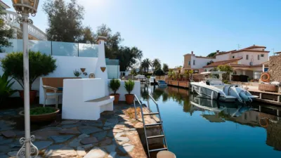 Casa en venta en Carrer de les Medes, 57, Empuriabrava (Castelló d'Empúries) de 799.000 €